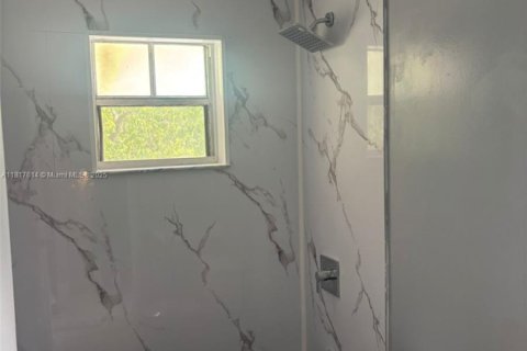 Touwnhouse à vendre à North Miami, Floride: 3 chambres, 126.35 m2 № 1774320 - photo 6