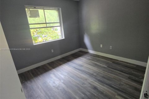 Touwnhouse à vendre à North Miami, Floride: 3 chambres, 126.35 m2 № 1774320 - photo 3