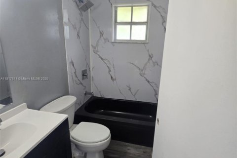Touwnhouse à vendre à North Miami, Floride: 3 chambres, 126.35 m2 № 1774320 - photo 4