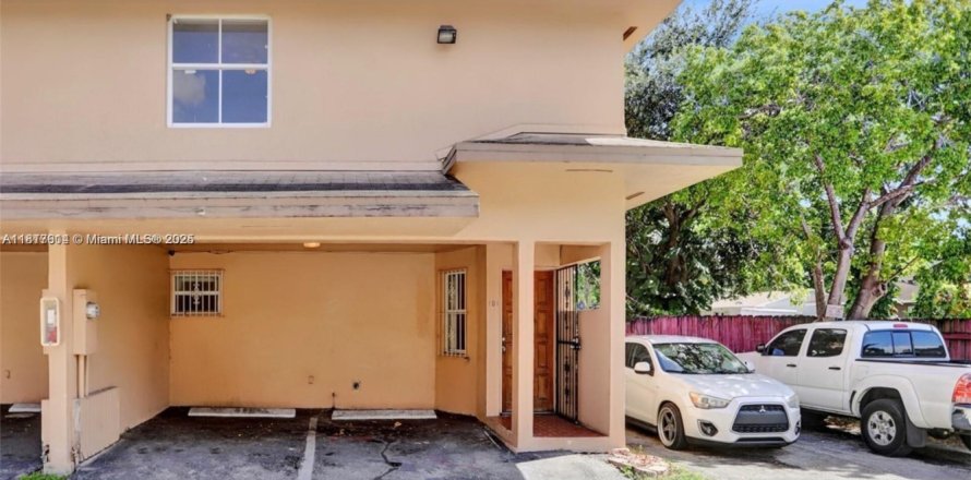 Touwnhouse à North Miami, Floride 3 chambres, 126.35 m2 № 1774320