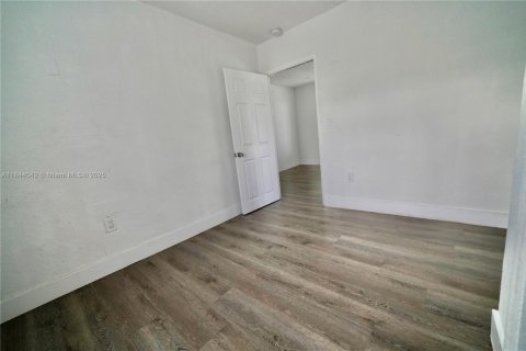 Villa ou maison à louer à Miami, Floride: 3 chambres, 178.93 m2 № 1839310 - photo 12