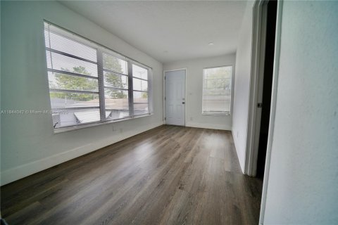 Villa ou maison à louer à Miami, Floride: 3 chambres, 178.93 m2 № 1839310 - photo 4
