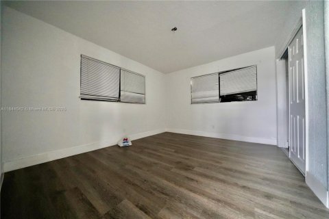 Villa ou maison à louer à Miami, Floride: 3 chambres, 178.93 m2 № 1839310 - photo 9