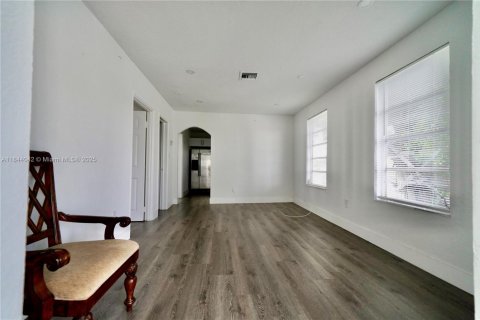 Villa ou maison à louer à Miami, Floride: 3 chambres, 178.93 m2 № 1839310 - photo 6