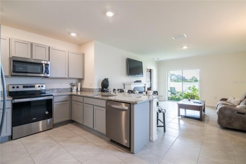 Casa en venta en Wesley Chapel, Florida, 3 dormitorios, 140.84 m2 № 1913486 - foto 2