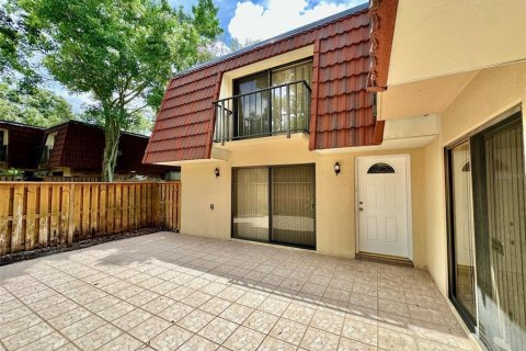 Снять в аренду таунхаус в Палм-Харбор, Флорида 2 спальни, 124.86м2, № 1901813 - фото 2