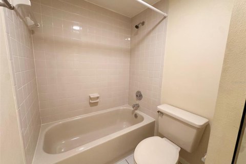 Снять в аренду таунхаус в Палм-Харбор, Флорида 2 спальни, 124.86м2, № 1901813 - фото 14
