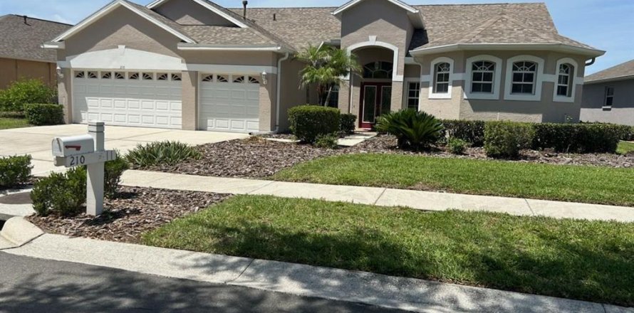 Casa en Brandon, Florida 4 dormitorios, 253.62 m2 № 2133128