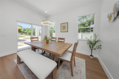 House in Saint Petersburg, Florida 4 bedrooms, 251.58 sq.m. № 2299849 - photo 30
