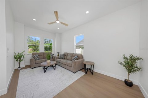 House in Saint Petersburg, Florida 4 bedrooms, 251.58 sq.m. № 2299849 - photo 6