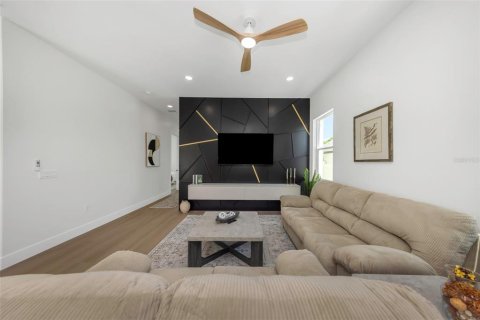 House in Saint Petersburg, Florida 4 bedrooms, 251.58 sq.m. № 2299849 - photo 27