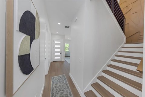 House in Saint Petersburg, Florida 4 bedrooms, 251.58 sq.m. № 2299849 - photo 10