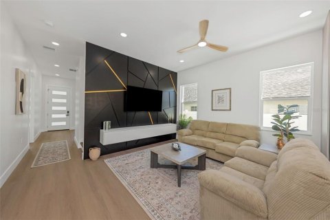 House in Saint Petersburg, Florida 4 bedrooms, 251.58 sq.m. № 2299849 - photo 26
