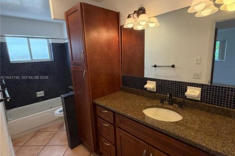 Casa en venta en Hollywood, Florida, 3 dormitorios, 168.71 m2 № 2006167 - foto 12