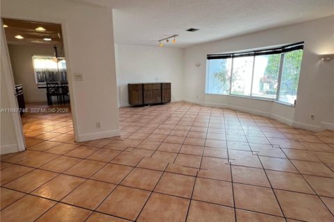 Casa en venta en Hollywood, Florida, 3 dormitorios, 168.71 m2 № 2006167 - foto 2