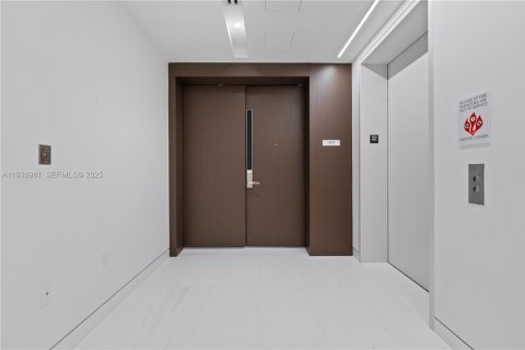 Condominio en Miami, Florida, 5 dormitorios  № 1994876