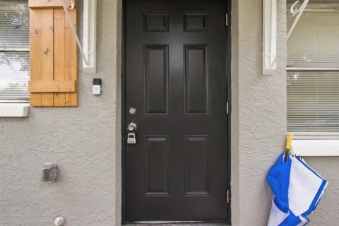 Propiedad comercial en venta en Tampa, Florida, 6 dormitorios, 161.28 m2 № 2291925 - foto 4
