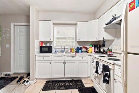 Propiedad comercial en venta en Tampa, Florida, 6 dormitorios, 161.28 m2 № 2291925 - foto 6