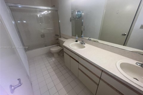 Купить кондоминиум в Серфсайд, Флорида 2 спальни, 110.55м2, № 2182388 - фото 19