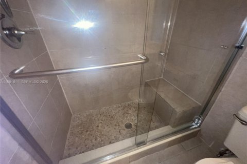 Купить кондоминиум в Серфсайд, Флорида 2 спальни, 110.55м2, № 2182388 - фото 24