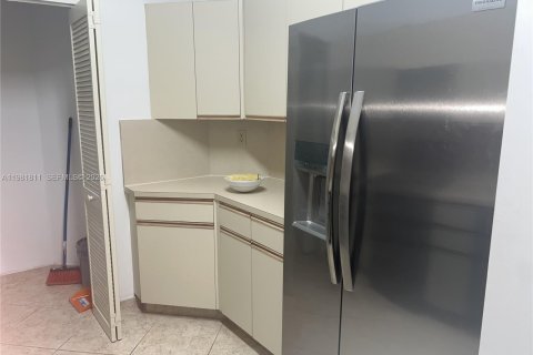 Купить кондоминиум в Серфсайд, Флорида 2 спальни, 110.55м2, № 2182388 - фото 9