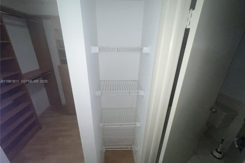 Купить кондоминиум в Серфсайд, Флорида 2 спальни, 110.55м2, № 2182388 - фото 15