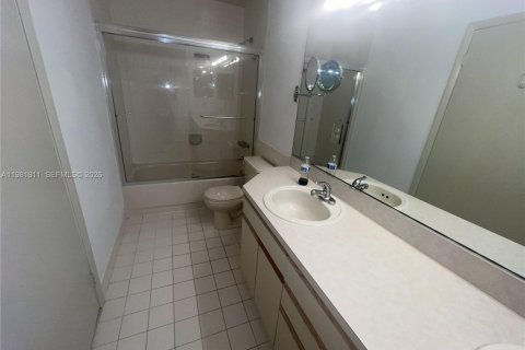 Купить кондоминиум в Серфсайд, Флорида 2 спальни, 110.55м2, № 2182388 - фото 17