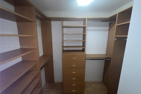 Купить кондоминиум в Серфсайд, Флорида 2 спальни, 110.55м2, № 2182388 - фото 13