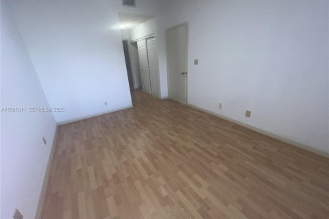 Купить кондоминиум в Серфсайд, Флорида 2 спальни, 110.55м2, № 2182388 - фото 11