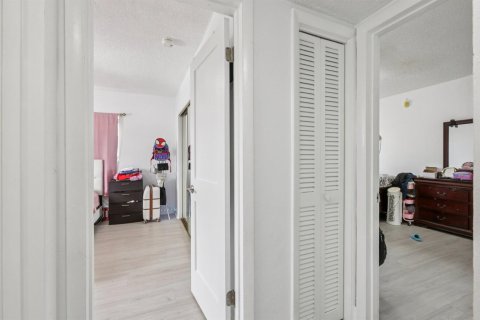 Condo in North Miami Beach, Florida, 2 bedrooms № 2193348 - photo 14