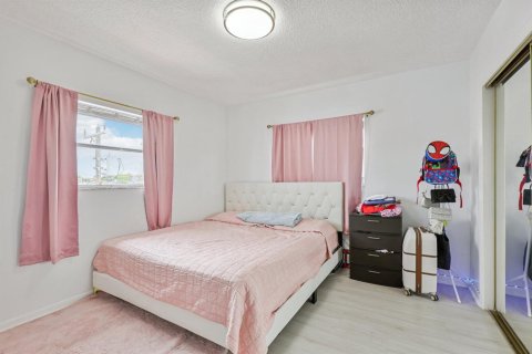 Condo in North Miami Beach, Florida, 2 bedrooms № 2193348 - photo 12