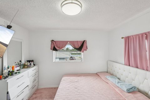 Condo in North Miami Beach, Florida, 2 bedrooms № 2193348 - photo 13