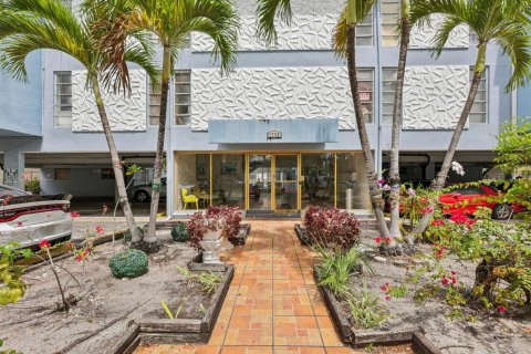 Condo in North Miami Beach, Florida, 2 bedrooms № 2193348 - photo 20