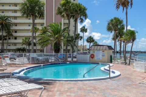 Condo in Saint Petersburg, Florida, 2 bedrooms  № 1802128 - photo 28