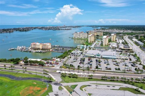Condo in Saint Petersburg, Florida, 2 bedrooms  № 1802128 - photo 27