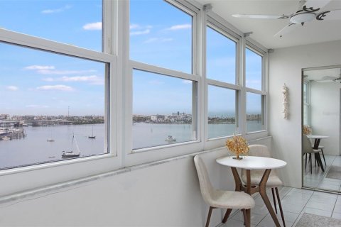 Condo in Saint Petersburg, Florida, 2 bedrooms  № 1802128 - photo 19