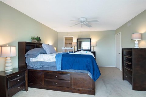 Condo in Saint Petersburg, Florida, 2 bedrooms  № 1802128 - photo 13