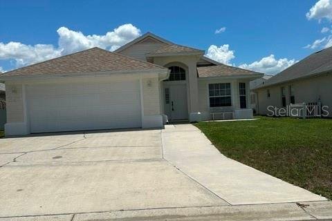 House in Davenport, Florida 2 bedrooms, 143.07 sq.m. № 2157393