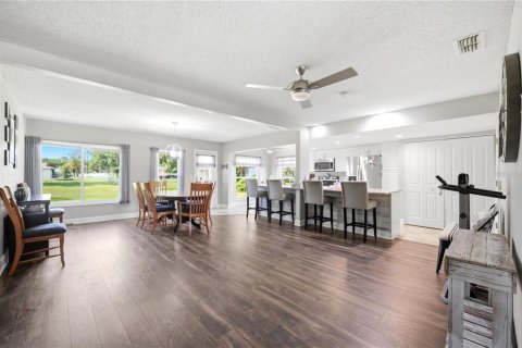 House in New Port Richey, Florida 3 bedrooms, 152.92 sq.m. № 2199885 - photo 6
