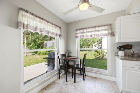 House in New Port Richey, Florida 3 bedrooms, 152.92 sq.m. № 2199885 - photo 11