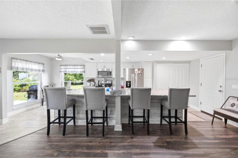 House in New Port Richey, Florida 3 bedrooms, 152.92 sq.m. № 2199885 - photo 8