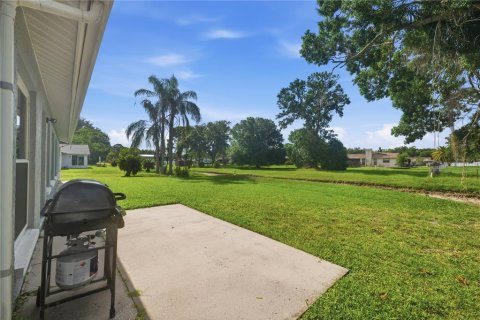 House in New Port Richey, Florida 3 bedrooms, 152.92 sq.m. № 2199885 - photo 2