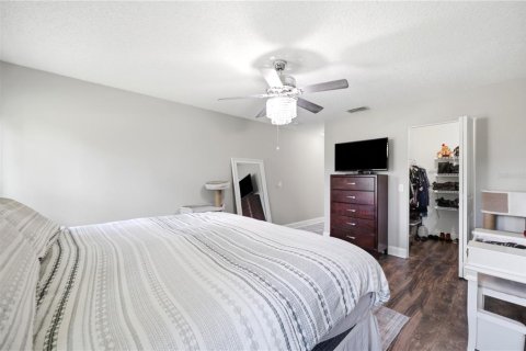 House in New Port Richey, Florida 3 bedrooms, 152.92 sq.m. № 2199885 - photo 17