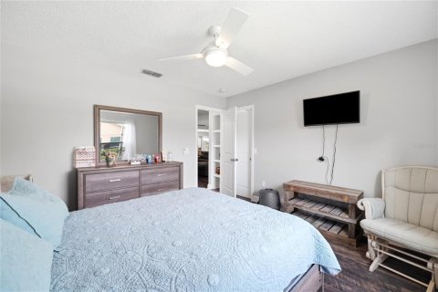 House in New Port Richey, Florida 3 bedrooms, 152.92 sq.m. № 2199885 - photo 22