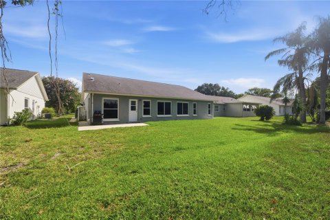 House in New Port Richey, Florida 3 bedrooms, 152.92 sq.m. № 2199885 - photo 28