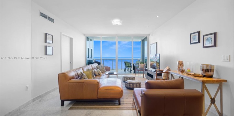 Condo à Sunny Isles Beach, Floride, 3 chambres № 1958394
