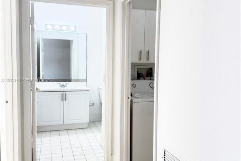 Купить виллу или дом в Санрайз, Флорида 2 спальни, 126.81м2, № 1991139 - фото 8