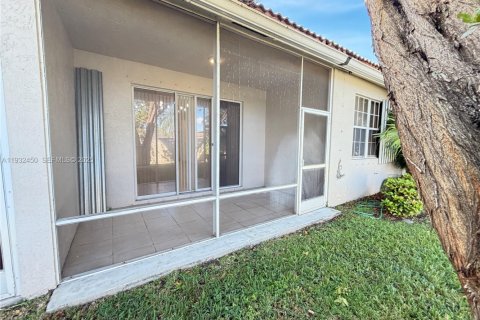 Купить виллу или дом в Санрайз, Флорида 2 спальни, 126.81м2, № 1991139 - фото 18