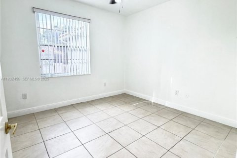 Купить виллу или дом в Санрайз, Флорида 2 спальни, 126.81м2, № 1991139 - фото 7