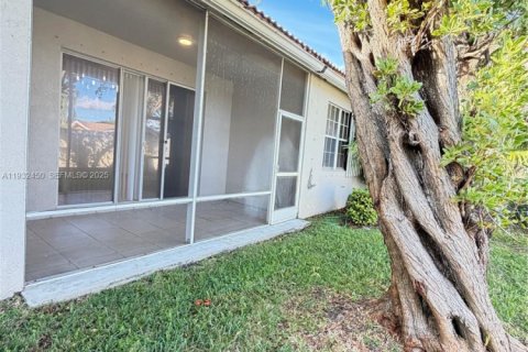 Купить виллу или дом в Санрайз, Флорида 2 спальни, 126.81м2, № 1991139 - фото 16